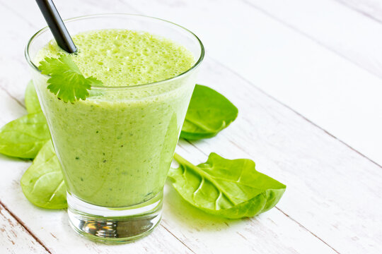 Green vitamin smoothie with spinach, fresh cucumber and cilantro