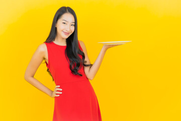 Portrait beautiful young asian woman smile with empty plate dish