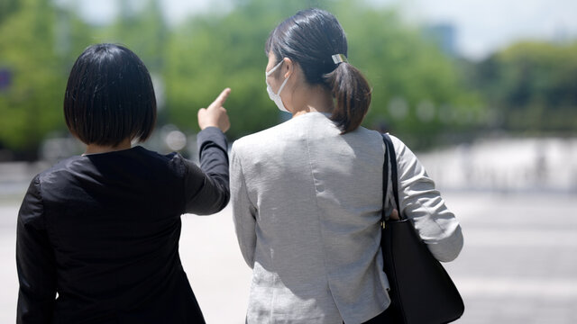 5 244 件の最適な 並んで歩く 画像 ストック写真 ベクター Adobe Stock