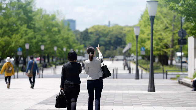 5 244 件の最適な 並んで歩く 画像 ストック写真 ベクター Adobe Stock