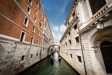 Fototapeta na wymiar The famous Bridge of Sighs (Ponte dei Sospiri) in baroque style that connects the Palazzo Ducale (Doge Palace) in gothic style, with the Prisons. Veneto, Italy, Europe.