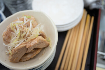鶏もも肉とネギ炒め