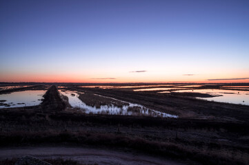 Fototapeta premium Sun sets behind the swamp