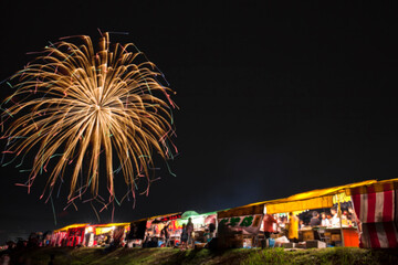 名古屋港の花火大会 日本の花火大会と夜景 Wall Mural Lastpresent