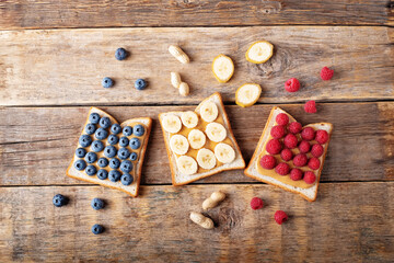 Peanut butter sandwiches with fruits