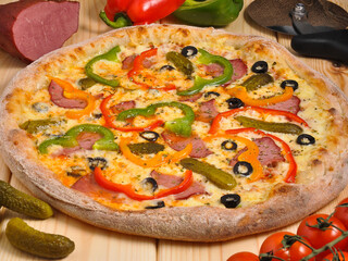 pizza with smoked meat, bell peppers, pickles and mozzarella cheese