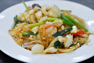 tir fried squid ,shrimp and vermicelli