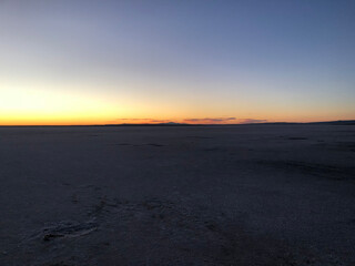 Fototapeta na wymiar sunset on the lake salt