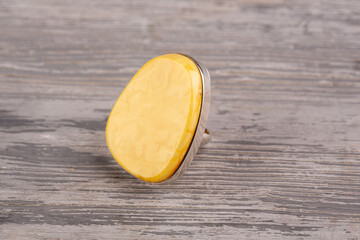 Ring in silver with natural royal amber