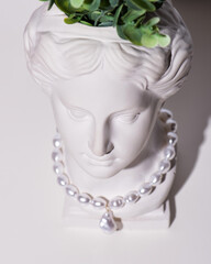 Trendy Venus plaster head planter with pearls and gold jewelry