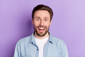 Fototapeta premium Photo of impressed attractive young gentleman dressed jeans outfit big eyes open mouth isolated violet color background