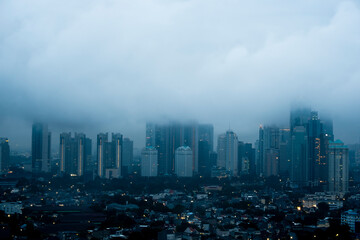 Obraz premium Low cloud and fog form in the Jakarta City. Jakarta is a capital city of indonesia. 