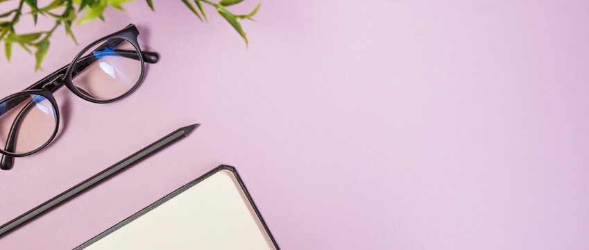 Office supplies in the pinc color workspace
