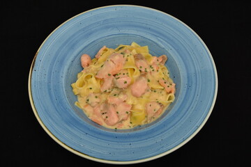 Pasta with cream and salmon