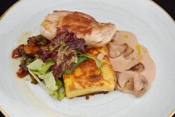 tenderloin with vegetables and mushroom sauce