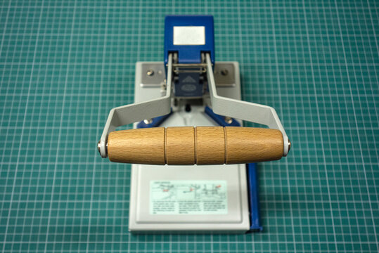 Manual machine for cutting corners on the material. Production tool.