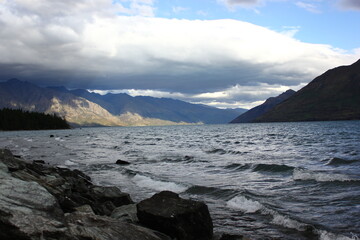 Fototapeta na wymiar Bord de lac en Nouvelle Zélande