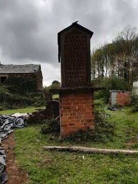 Frontal de un h&oacute;rreo de ladrillo en Galicia