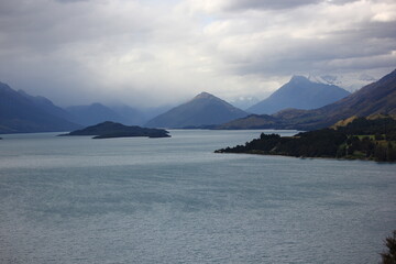 Fjord sortant des brumes