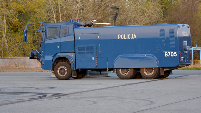 Policja polska podczas zabezpieczenia rozgrywek piłkarskich klubu śląsk wrocław.  30.04.2021 r. 