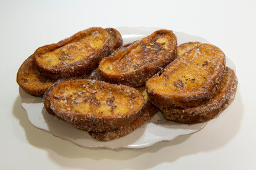 TORRIJAS DE LECHE Y CANELA