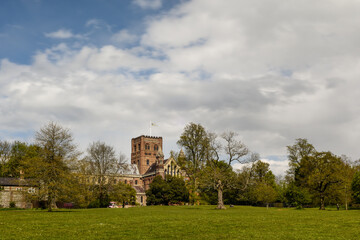Fototapeta premium St Albans Cathedral in the city centre view from Verulamium Park