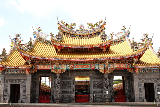 Text is Seitengu. Seitengu, a Taiwan temple or a palace in Sakado City, Saitama Prefecture in Japan. There are 5,000 dragon sculptures. 
