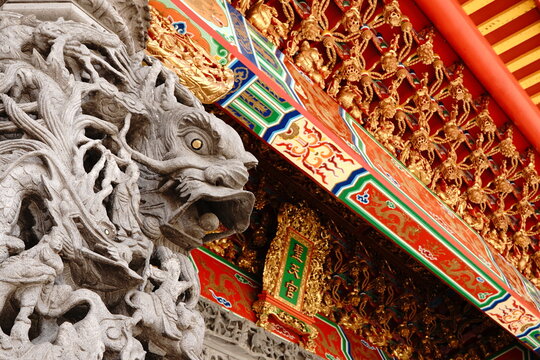 Text is Seitengu. Seitengu, a Taiwan temple or a palace in Sakado City, Saitama Prefecture in Japan. There are 5,000 dragon sculptures. 