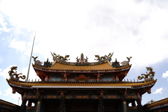 Text is Seitengu. Seitengu, a Taiwan temple or a palace in Sakado City, Saitama Prefecture in Japan. There are 5,000 dragon sculptures. 