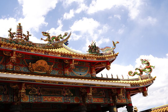 Text is Seitengu. Seitengu, a Taiwan temple or a palace in Sakado City, Saitama Prefecture in Japan. There are 5,000 dragon sculptures. 