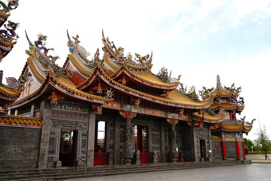 Text is Seitengu. Seitengu, a Taiwan temple or a palace in Sakado City, Saitama Prefecture in Japan. There are 5,000 dragon sculptures. 
