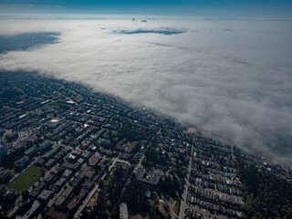 Naklejka premium Stock aerial photo of fog rolling into White Rock, Canada