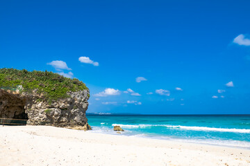 沖縄の海、宮古島のフォトスポット、砂山ビーチ