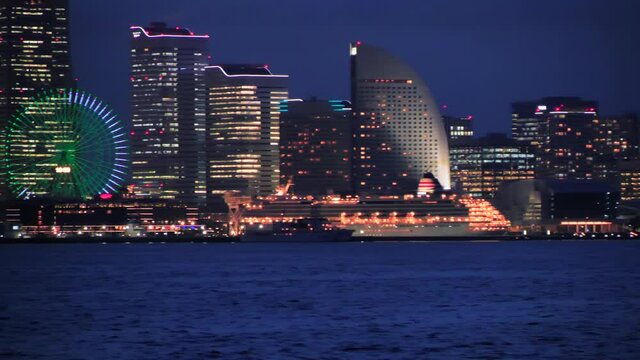 横浜ベイブリッジとみなとみらいの見える風景
