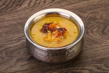 Pea soup with smoked ribs