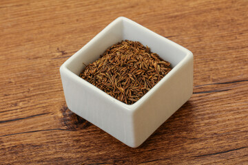 Dry zeera seeds in the bowl