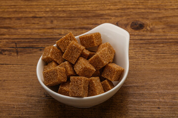 Cane sugar cubs in the bowl