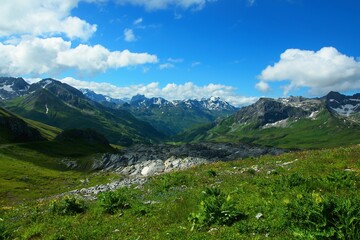 Fototapeta na wymiar Austrian Alps - view from the path from Rüfikop to the Stuttgart Hut near Lech in the Lechtal Alps