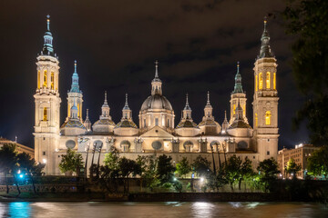 Fototapeta na wymiar Basilica of Our Lady of Pillar in Zaragoza, Spain, Europe