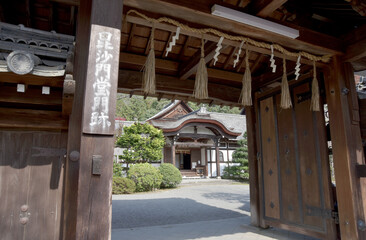 秋の毘沙門堂　薬医門から玄関を望む　京都市山科区