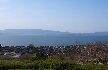 山から海を見下ろす　