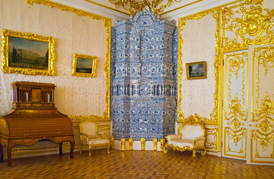 Saint Petersburg. Tsarskoe Selo. Luxurious decoration of royal rooms in  Baroque style in the museum of Catherine Palace (Rastrelli, 1752-1756)