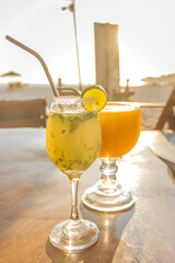 BEBIDA ZUMO Y MOJITO 