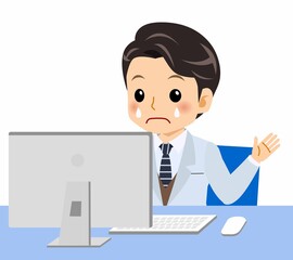 白いスーツの男性