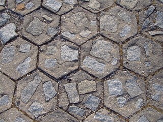 Tekstura płytek w kształcie rombów na drodze