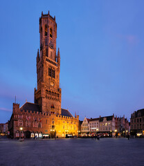 Obraz premium Belfry tower and Grote markt square in Bruges, Belgium on dusk in twilight