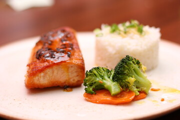 salmon steak with asparagus