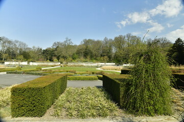 Le Jardin du Fleuriste aves ses haies et plantes variées à Laeken 