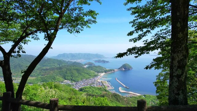 新緑が美しい初夏の紫雲出山からの瀬戸内海の映像