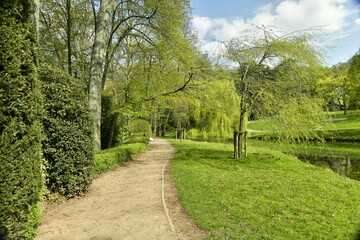 Le jardin Jean Sobieski au début du printemps ,à Laeken 